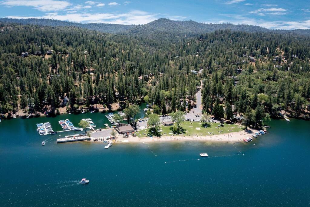 New Luxury Lake House In Pine Mountain Lake Close To Yosemite! Perfect For All Seasons! Great For Retreats, Getaways, Celebrations, And More! Groveland Exteriör bild
