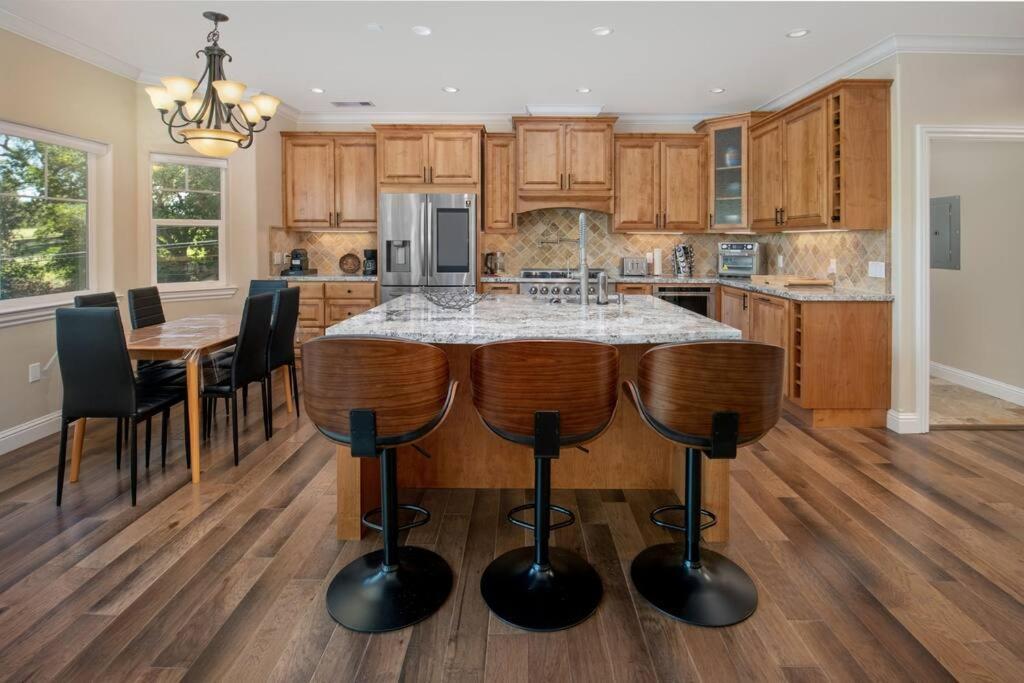 New Luxury Lake House In Pine Mountain Lake Close To Yosemite! Perfect For All Seasons! Great For Retreats, Getaways, Celebrations, And More! Groveland Exteriör bild