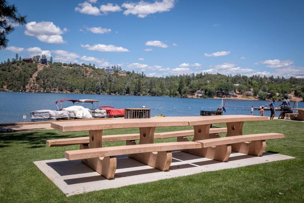 New Luxury Lake House In Pine Mountain Lake Close To Yosemite! Perfect For All Seasons! Great For Retreats, Getaways, Celebrations, And More! Groveland Exteriör bild