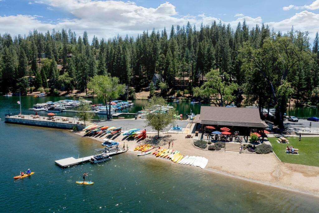New Luxury Lake House In Pine Mountain Lake Close To Yosemite! Perfect For All Seasons! Great For Retreats, Getaways, Celebrations, And More! Groveland Exteriör bild