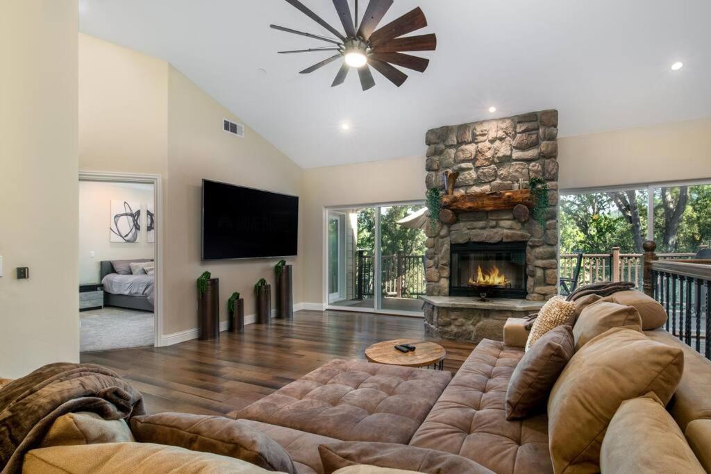 New Luxury Lake House In Pine Mountain Lake Close To Yosemite! Perfect For All Seasons! Great For Retreats, Getaways, Celebrations, And More! Groveland Exteriör bild