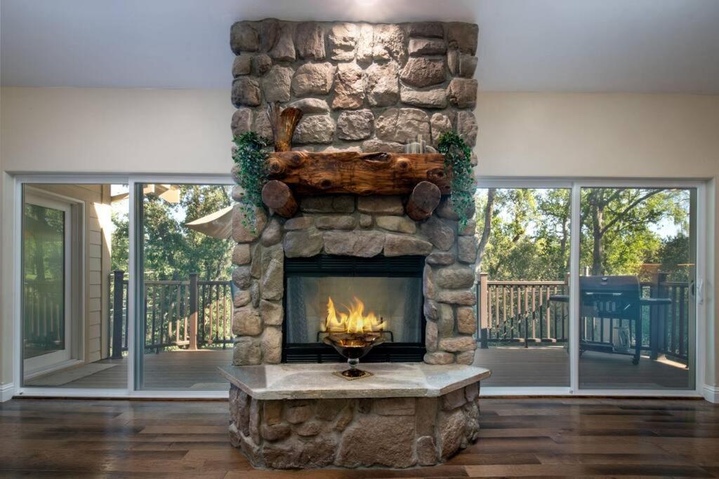 New Luxury Lake House In Pine Mountain Lake Close To Yosemite! Perfect For All Seasons! Great For Retreats, Getaways, Celebrations, And More! Groveland Exteriör bild