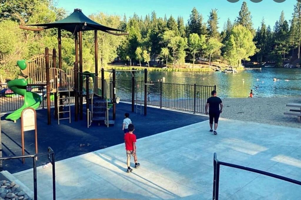 New Luxury Lake House In Pine Mountain Lake Close To Yosemite! Perfect For All Seasons! Great For Retreats, Getaways, Celebrations, And More! Groveland Exteriör bild