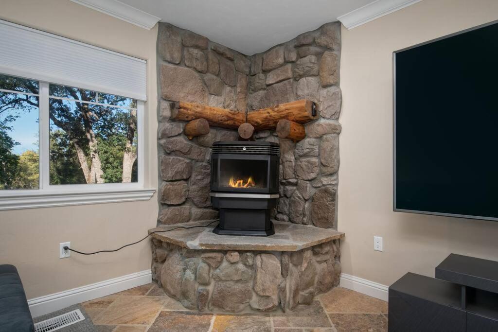 New Luxury Lake House In Pine Mountain Lake Close To Yosemite! Perfect For All Seasons! Great For Retreats, Getaways, Celebrations, And More! Groveland Exteriör bild