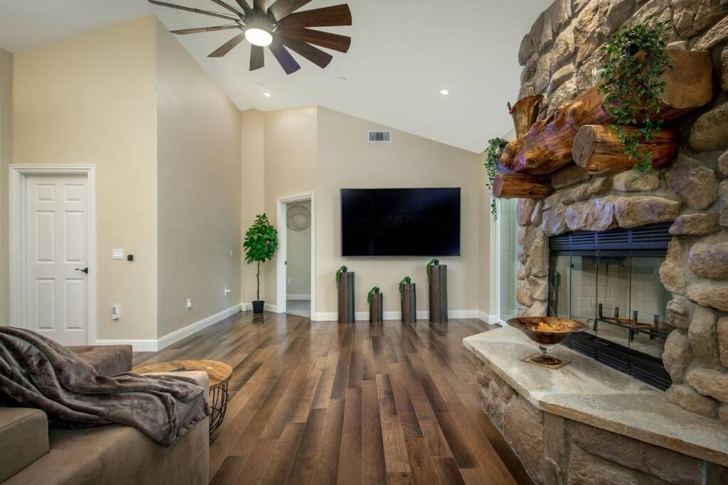 New Luxury Lake House In Pine Mountain Lake Close To Yosemite! Perfect For All Seasons! Great For Retreats, Getaways, Celebrations, And More! Groveland Exteriör bild