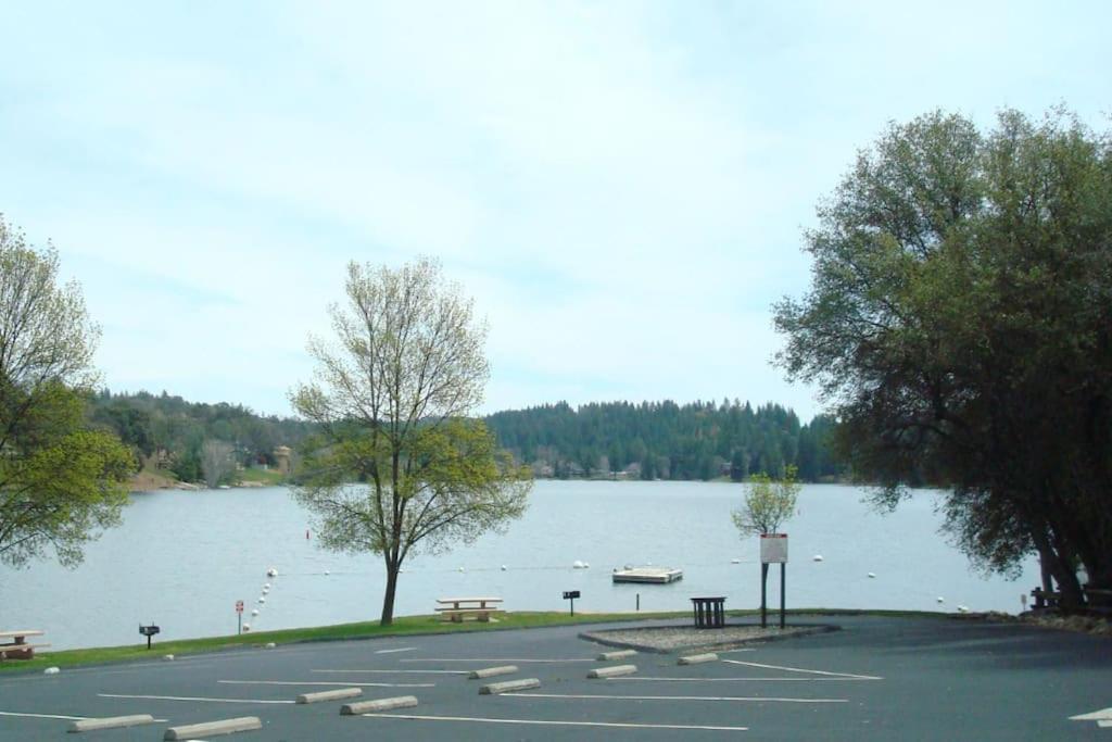 New Luxury Lake House In Pine Mountain Lake Close To Yosemite! Perfect For All Seasons! Great For Retreats, Getaways, Celebrations, And More! Groveland Exteriör bild